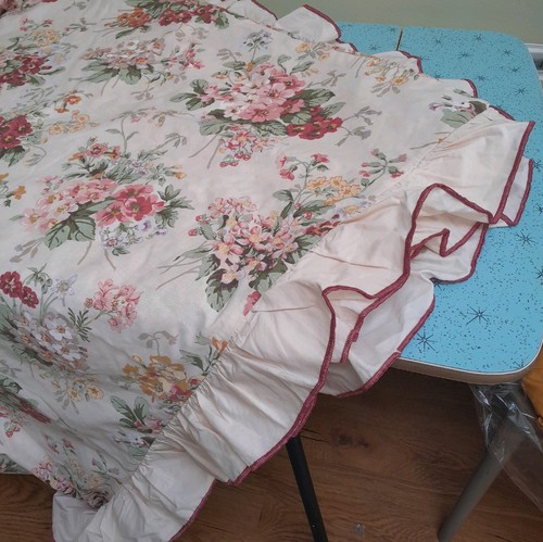 Vintage king size frilled - size,